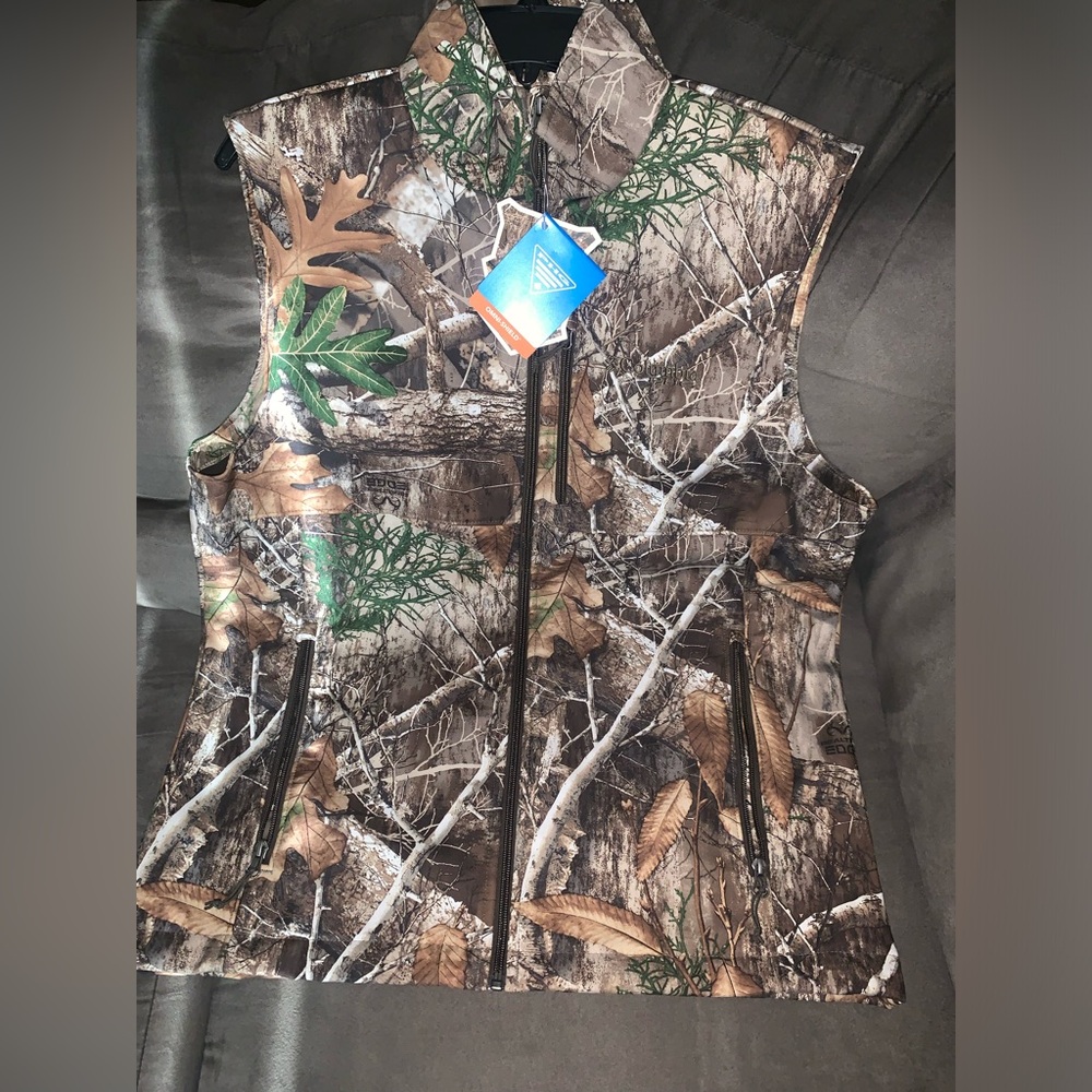 A Columbia PHG RealTree Edge camo vest